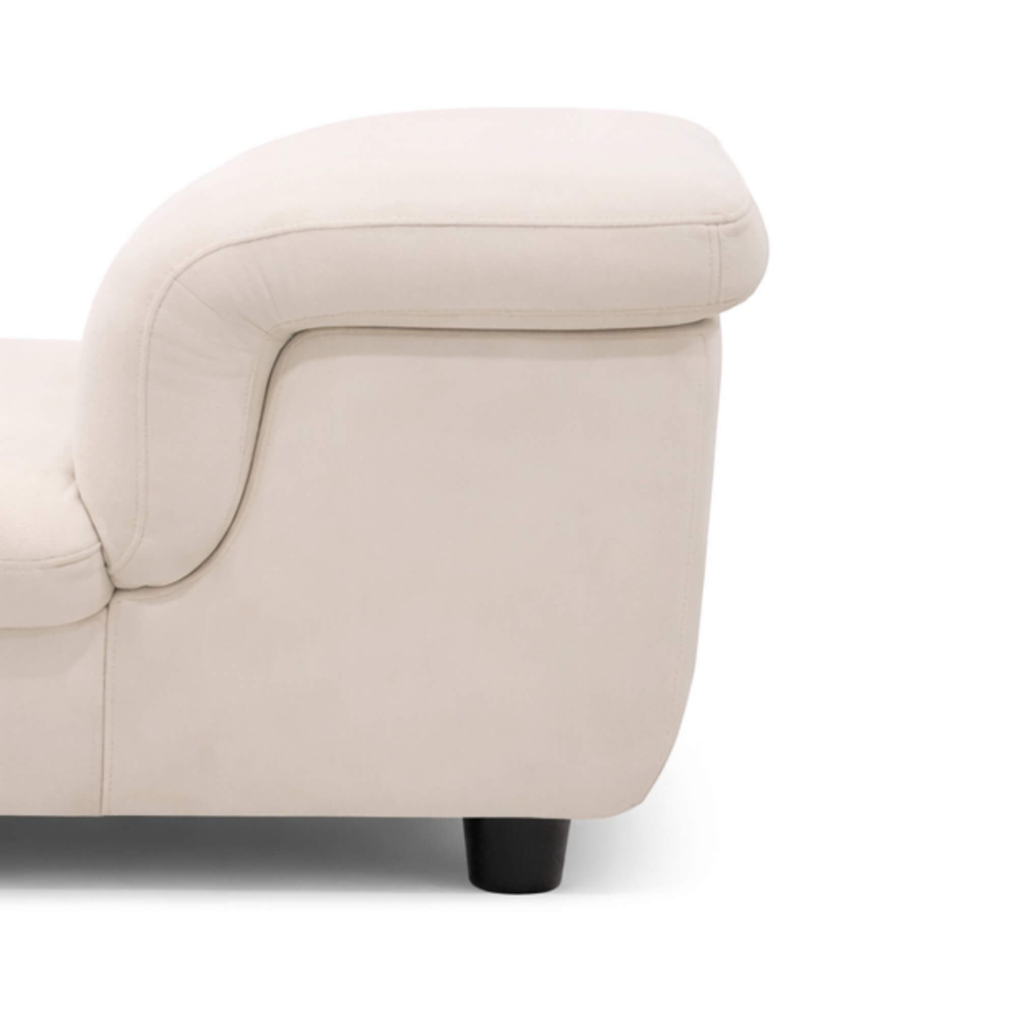 Elton Divider’s rounded silhouette of the rolled armrest and the supporting black block leg beneath it is making it charmingly beautiful.