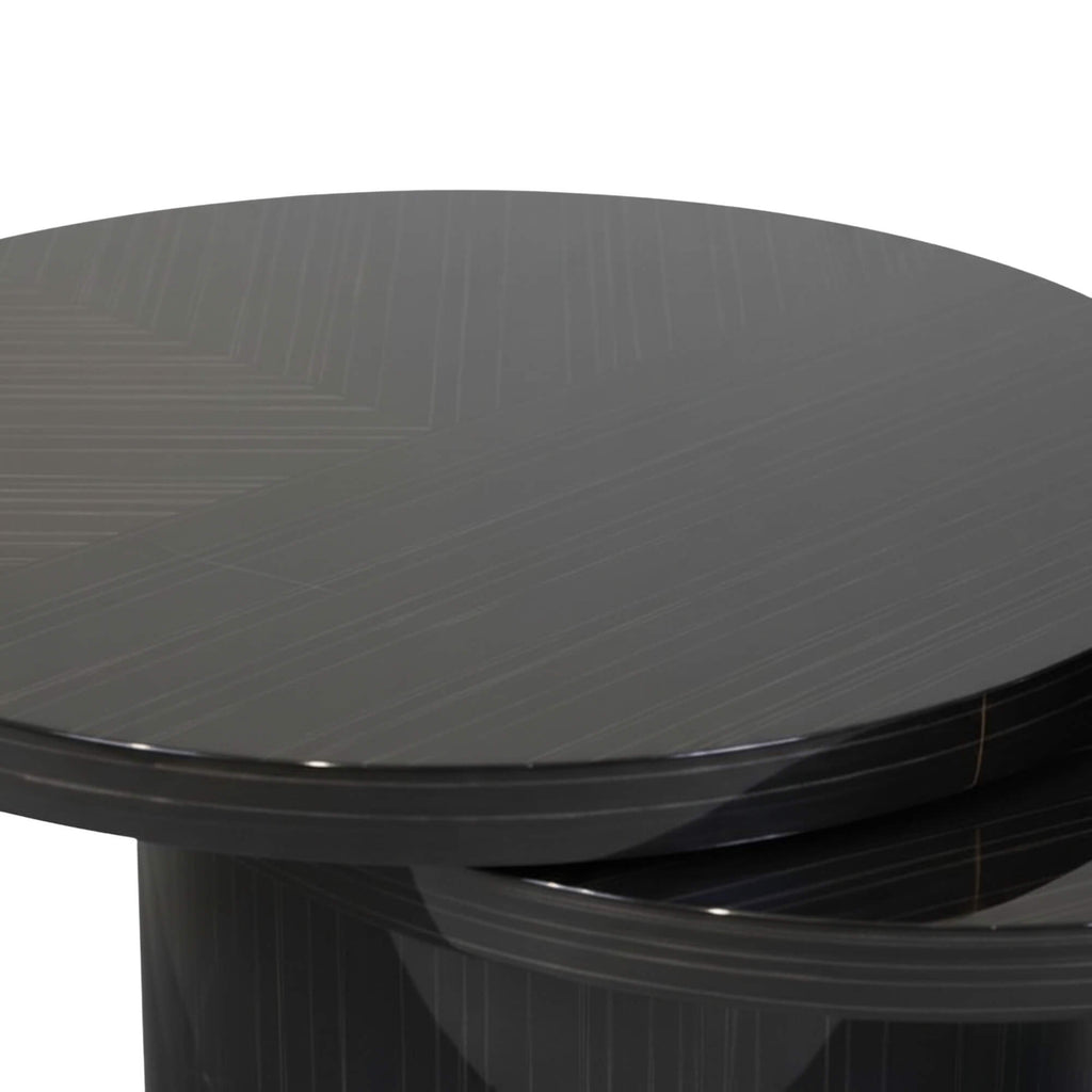  N302A Coffee Table reflects a highly reflective, glass-like top surface.