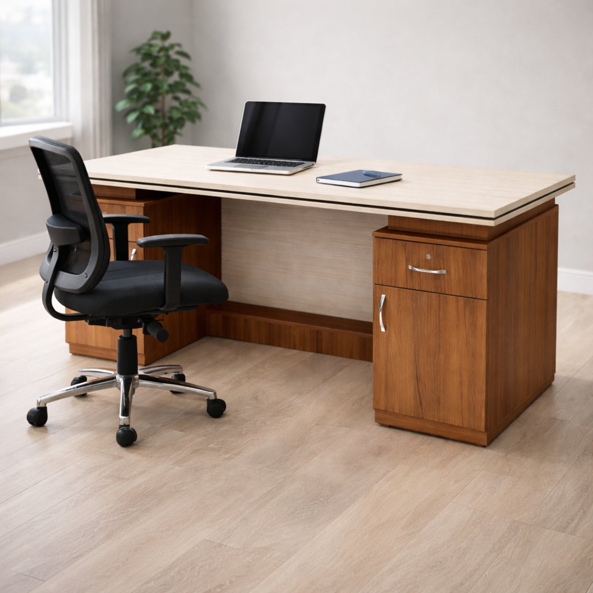 Krishna furniture Voriyar Office Table